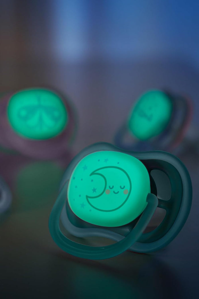 Philips Avent Soother Anti Colic Teats Glow In The Dark (Boy, 6-18 Months) - Pack of 2